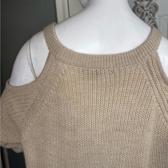 Sanctuary/ Anthropologie Cold Shoulder Sweater Size Medium. - Picture 7 of 14